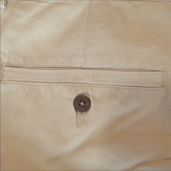 Tommy Bahama Khaki Shorts, Size 42 - Picture 6 of 8